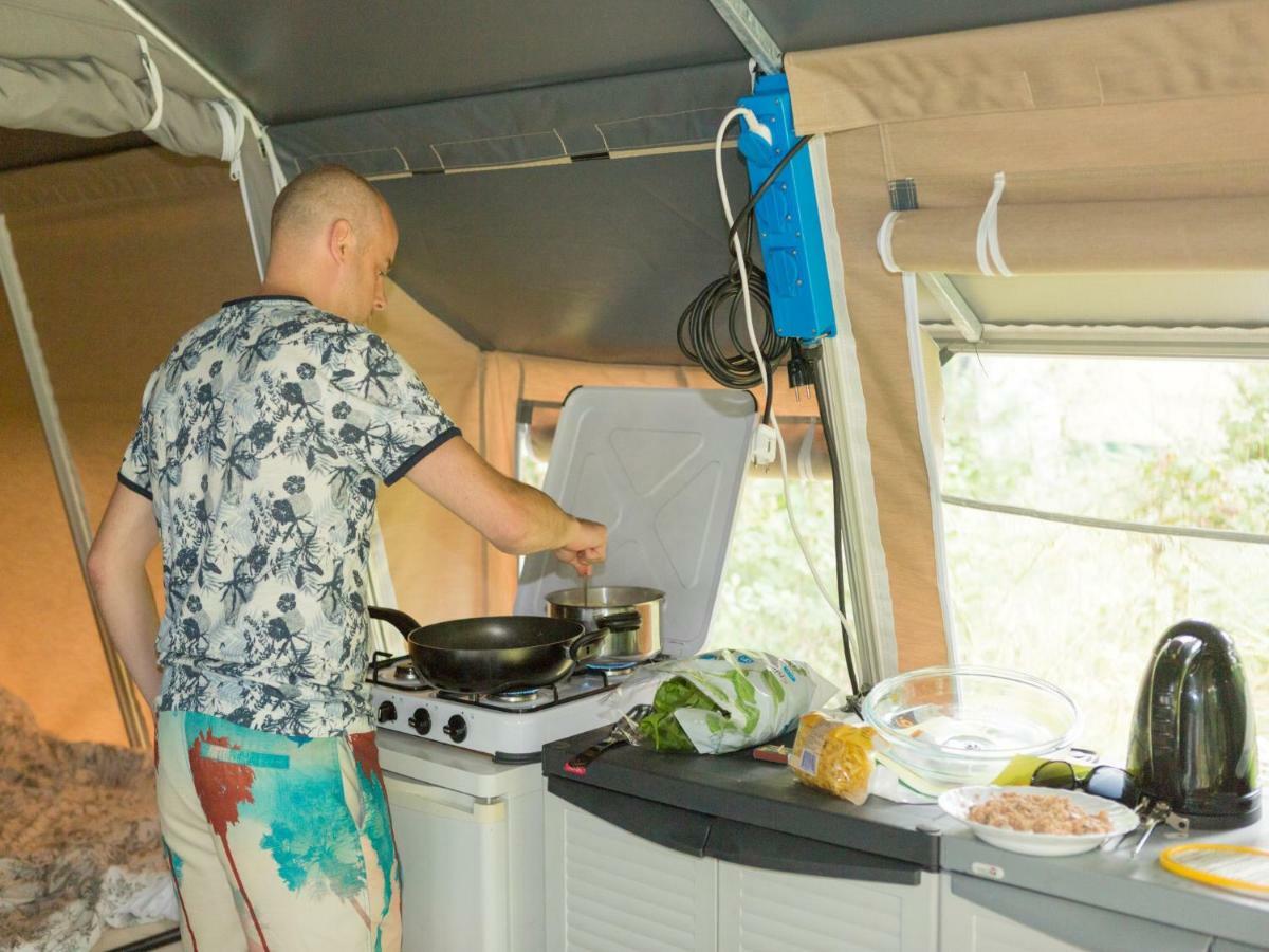 Europe Tents Camping Le Clou Meynard Bagian luar foto